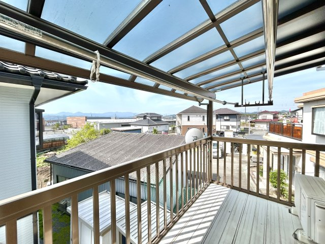 ■バルコニー｜空が見える広々としたバルコニー♪家族で星空観賞ができて夜が楽しみになりますね☆