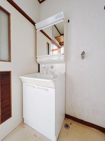 ■洗面室｜大きな鏡で朝の身支度もラクラク♪毎日の忙しい準備が楽しくなる洗面所です(^^♪
