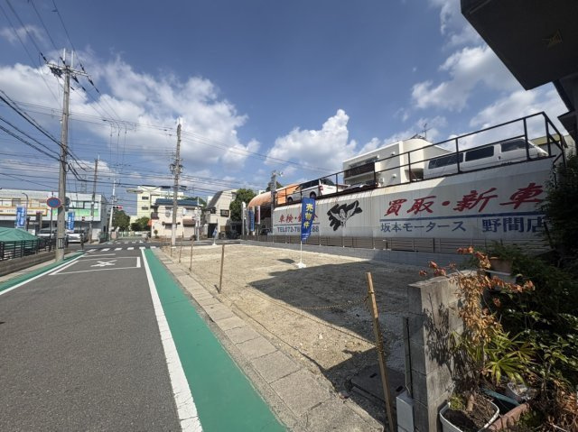 徒歩5分圏内にコンビニ、スーパー、ドラッグストア、幼稚園、小学校、公園など生活施設が揃い、便利♪