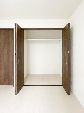 南東側4.7帖洋室の収納です。