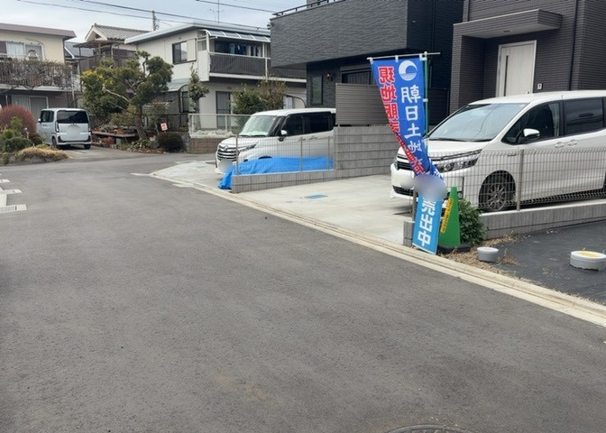 隣家の土地はどうなっているのか、生活利便施設が近くにあるのか、学校まで近いかなど、お客様のライフスタイルにあわせたイメージが重要です。また、近くにあると困る施設が近くにないかも確認するといいでしょう。