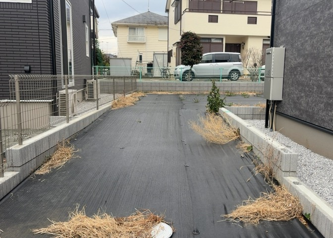 家を建てる前提で土地を探している場合、地盤の丈夫さは譲れない条件の一つです。地盤が脆弱だと追加工事が必要となります。また、過去に地盤沈下や液状化現象を起こした土地は、できるだけ避けた方がいいでしょう。