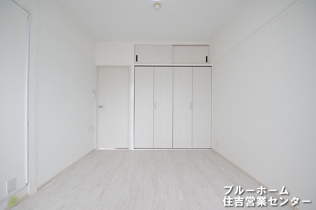 約6帖の洋室です！お部屋には収納や窓があります！