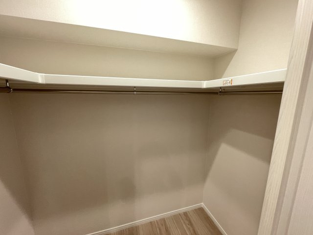 大容量のクローゼットは、衣装持ちの方でも安心。　
