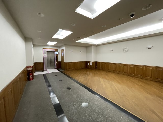 明るく広々としたエントランスが迎えてくれます。　