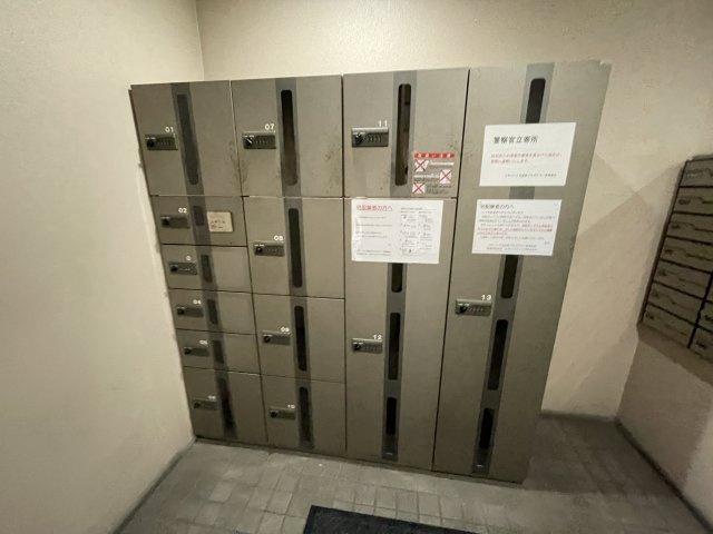 宅配ボックス付きで、忙しい方の荷物受け取りもスマートに。　