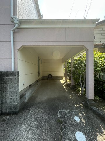 【ガレージ】雨の日の荷物の出し入れも濡れずにラクラク！