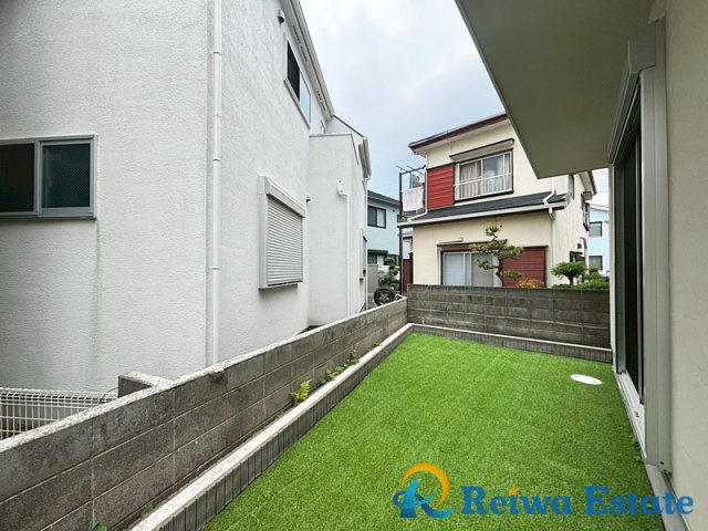 人工芝を取り入れたお庭は草むしり等のメンテナンスが軽減されます。