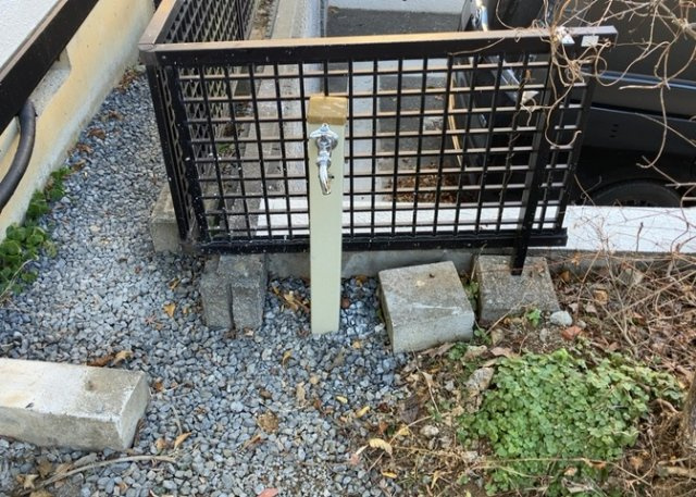 敷地内に散水栓や立水栓があると便利です。水道水を直接利用できるため、水を運ぶ手間を省くことが出来ます。大量の水を必要とする洗車作業や清掃などに役立ちます。その他設備とあわせて、現地でご確認ください。