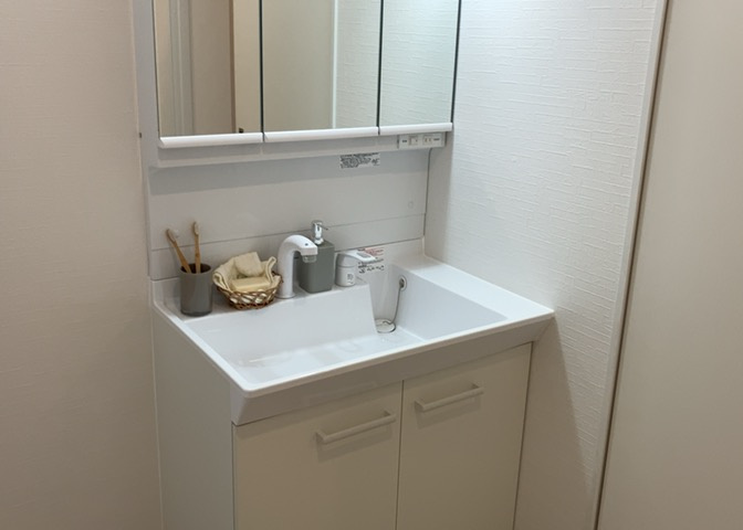 洗面化粧台では顔を洗ったり、身だしなみを整えることが本来の使い方ですが、用途によっては洗面化粧台に求められる機能が違ってくるため、ご自身や家族のライフスタイルに合ったものを選ぶことをおすすめ致します。