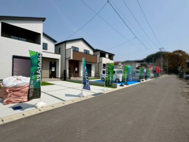 前面道路広々で開放感ある立地