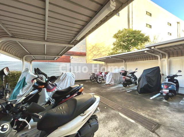 【バイク置場】最新の空き状況や費用などの詳細は担当スタッフまでお問い合わせください。