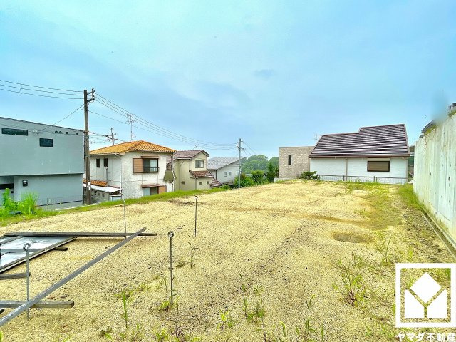 阪急バス「仁川高丸2丁目南」まで徒歩4分（約320m）の立地。日中の移動や週末のお出かけなど、ライフシーンに応じたスムーズな移動を叶える、ゆとりある住環境です。