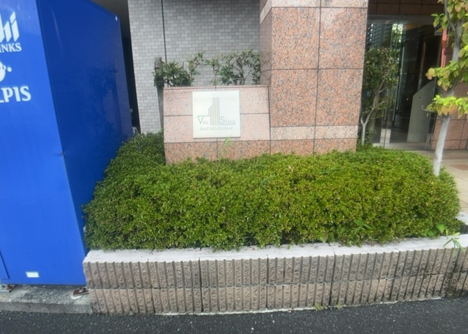 物件によっては、入居者が個人的に使用できる専用庭がついているものもあります。また、住宅の中にある土間の部分を庭と呼ぶこともあります。庭の用途は住む人によって変わり、それによってデザインもさまざまです。