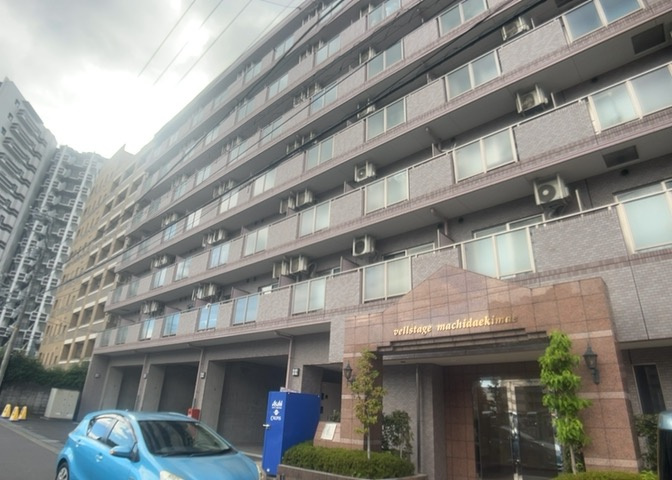 隣家の土地はどうなっているのか、生活利便施設が近くにあるのか、学校まで近いかなど、お客様のライフスタイルにあわせたイメージが重要です。また、近くにあると困る施設が近くにないかも確認するといいでしょう。