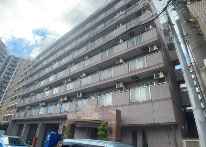 ＲＣ造、Reinforced　Concreteは直訳すると補強されたコンクリートです。主に柱や梁・床・壁が鉄筋とコンクリートで構成おり、鉄筋を組んだ型枠にコンクリートを流し込んで固めたものを指します。