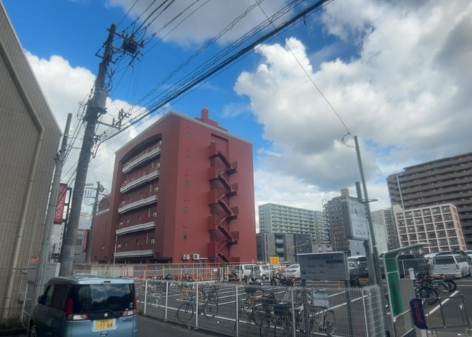 景色重視でお家選ぶをするとスーパーが遠い！学校が遠い！など生活をするうえで利便性で困ることもあります。まず一度現地を見学する際に、周辺の施設などがあるかを確認し、暮らし始めた後のことを想像しましょう。