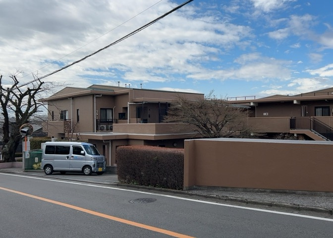 外観はマンション管理がされているかの目安になります。築年数が古いと、壁面は劣化してひび割れが生じることも！建物が古びていても細かいところが修繕されていると、きちんと管理されているなぁと感じるでしょう。