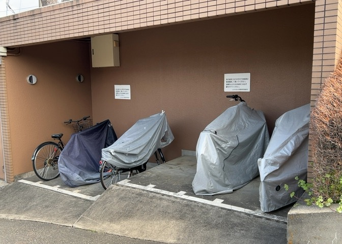 マンションの駐輪場は、事前に空きがあるか確認を取ると安心です。せっかく入居したのに駐輪スペースがない！なんてことになったら大変ですよね。そこで、内見時や購入前にはまず事前に確認しておくと良いでしょう。