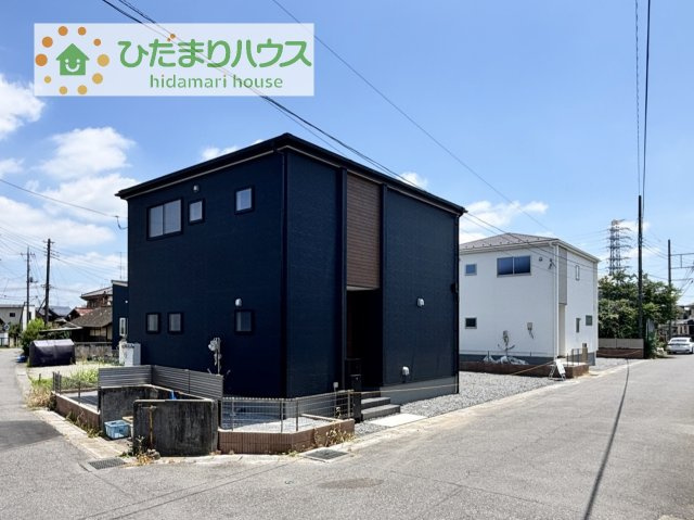 周辺は緑も多く、スーパーやドラックストアも近い為、住環境良好です♪