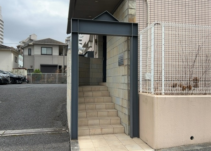 マンションのエントランスには、もともと風よけや防犯の役割がありますが、マンションによって宅配ボックスなどの設備が備わっている所もあります。日々の生活をイメージしながら生活しやすさをチェックしましょう。