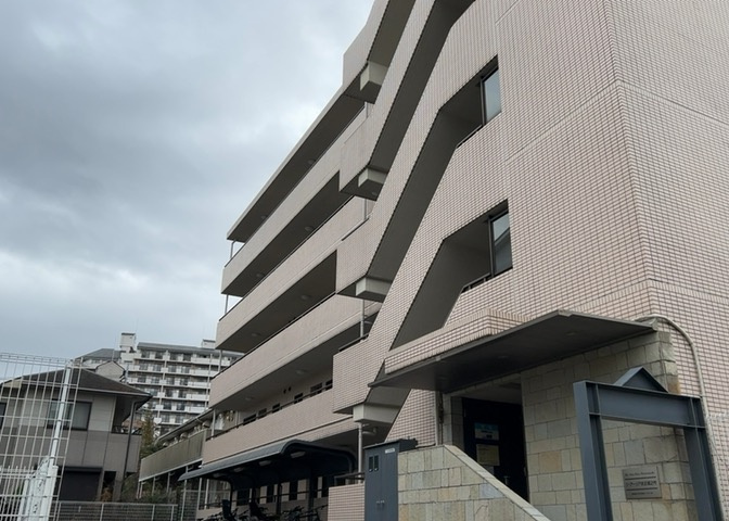 景色重視でお家選ぶをするとスーパーが遠い！学校が遠い！など生活をするうえで利便性で困ることもあります。まず一度現地を見学する際に、周辺の施設などがあるかを確認し、暮らし始めた後のことを想像しましょう。
