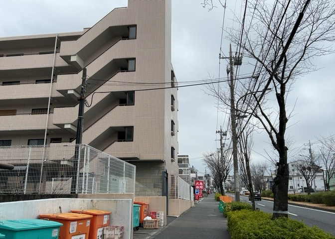外観はマンション管理がされているかの目安になります。築年数が古いと、壁面は劣化してひび割れが生じることも！建物が古びていても細かいところが修繕されていると、きちんと管理されているなぁと感じるでしょう。