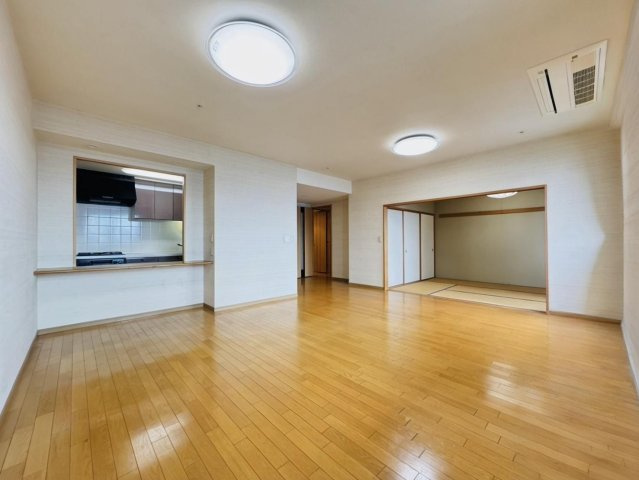約17.7帖リビングダイニング（床暖房あり）　陽当り良好なお部屋です！