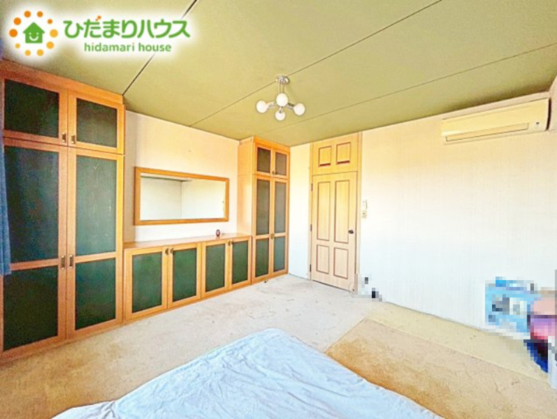 質の良い睡眠で一日の疲れを癒す空間で気持ちの良い一日のスタートを切ることができます。バルコニーへ出入りでき、洗濯物干しや布団干しもラクラクです。