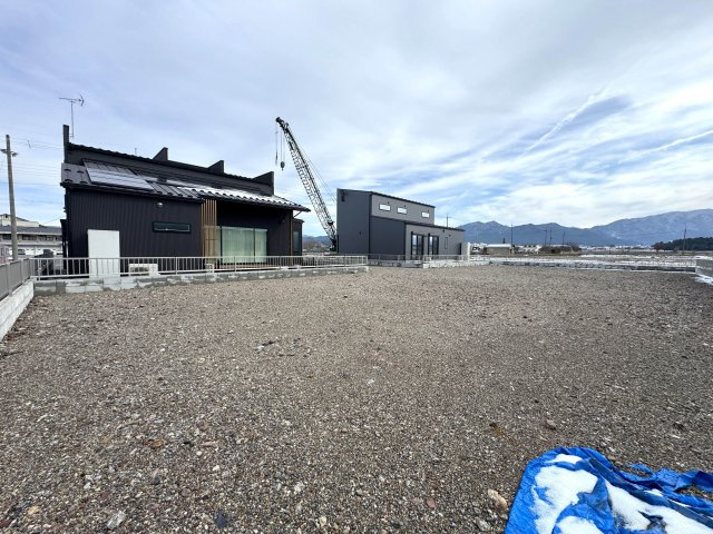 日中は豊かな陽光が降り注ぎます。