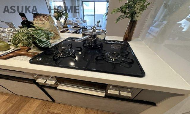 三口コンロは同時調理で時短になるので忙しい毎日に大活躍です！