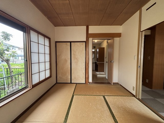 1F和室です。2年前に洗面脱衣所へ直接行けるようにリフォームしています。