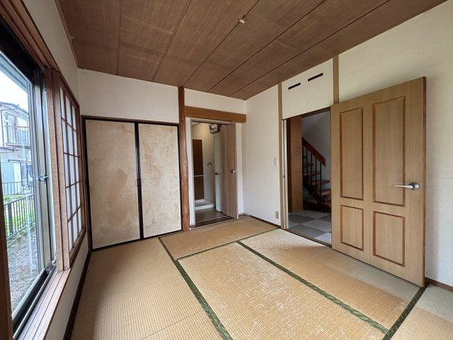 明るい光が差し込む和室です☆