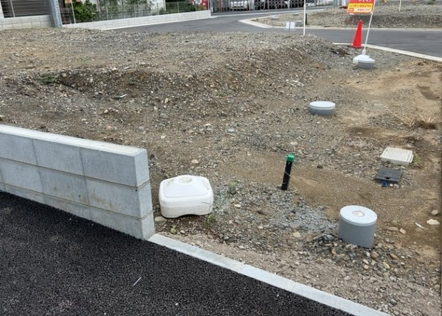 土地の形が極端に長細かったり、狭小地、あるいは道路との高低差がある傾斜地だった場合、後々売ろうとしても買い手がつかない場合もあります。後々、売却することになった時に価値の下がらない土地を選びましょう。