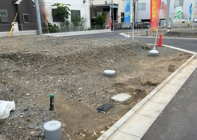 隣家の土地はどうなっているのか、生活利便施設が近くにあるのか、学校まで近いかなど、お客様のライフスタイルにあわせたイメージが重要です。また、近くにあると困る施設が近くにないかも確認するといいでしょう。