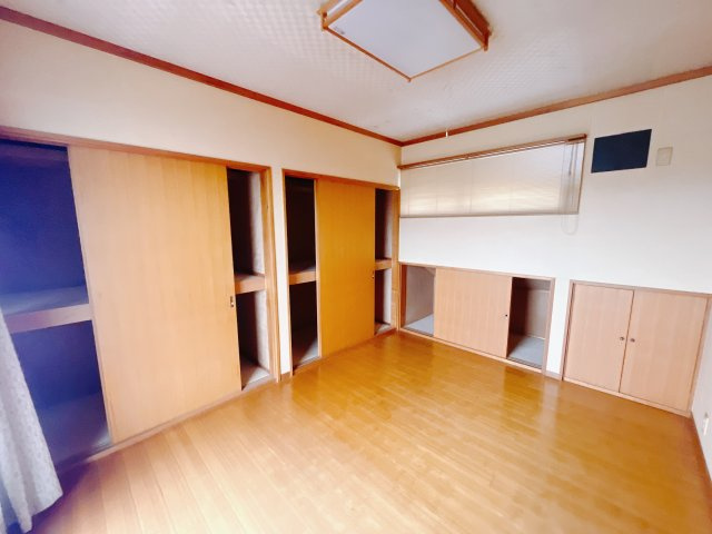 お子様にとって初めての「自分だけのお部屋」。どんなお部屋にするのか楽しみになりますね♪こちらのお部屋は洋室になっているので、もし汚してしまっても簡単にお掃除できるので助かります。