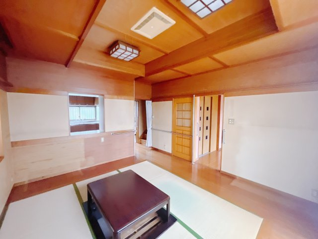 これから長く住むお家のリビングには毎日気持ちのいい日差しが差し込みます。ポカポカ日向ぼっこをしながらお昼寝をするのもいいですね♪明るいリビングに気分も晴れやかに♪