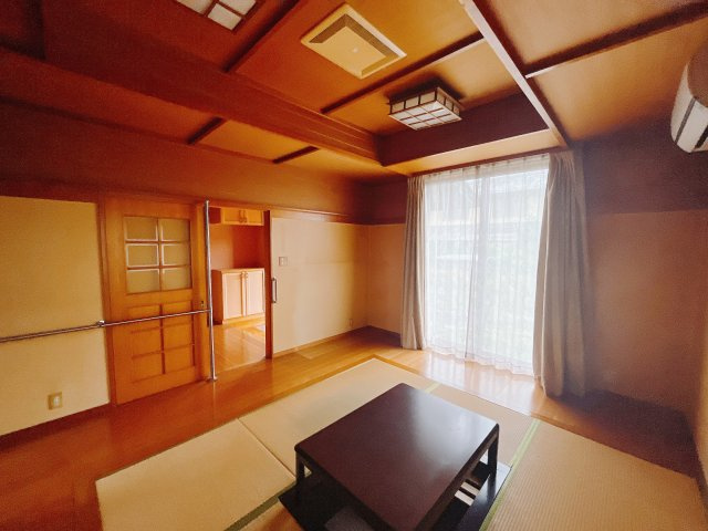 和室を書斎にしたり、冬にはコタツを敷いて家族みんなで年越しをするのもいいですね。家族みんなのお気に入りの空間になります♪