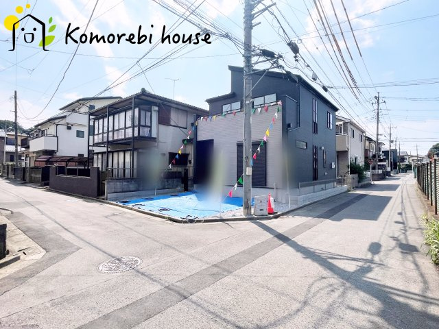 前面道路含む現地写真です