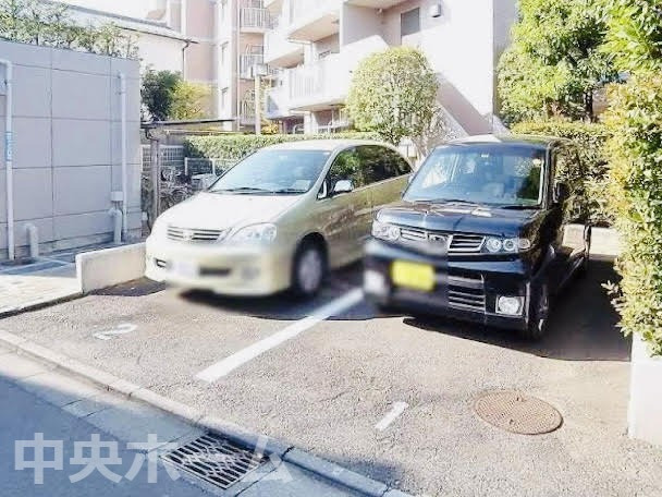 【敷地内駐車場】最新の空き状況や費用などの詳細は担当スタッフまでお問い合わせください。