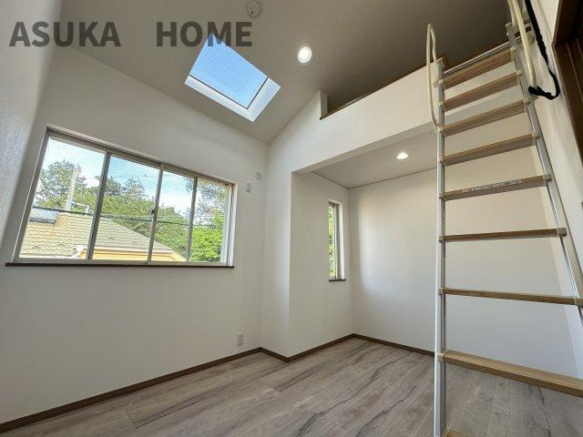 2階洋室です。ロフトスペースです。いろいろな楽しみ方がありますね。