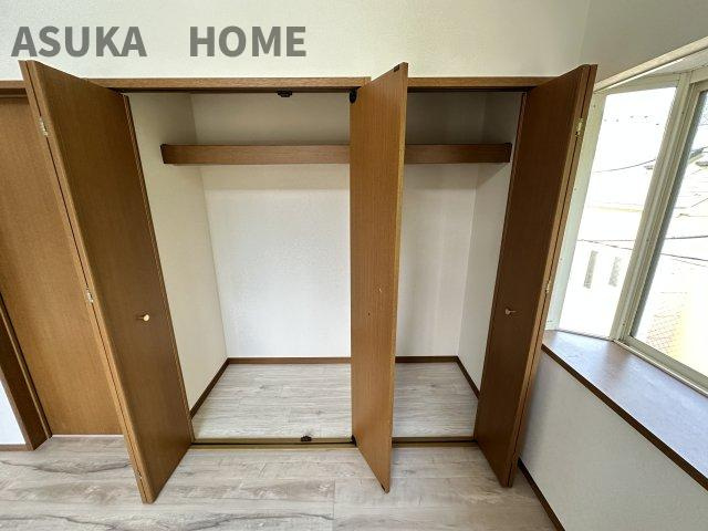 お部屋がスッキリ広くつかえる収納です。