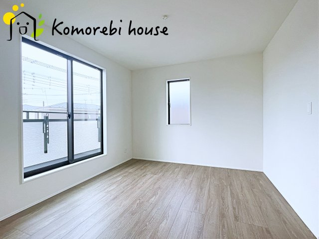 広くて明るい寝室