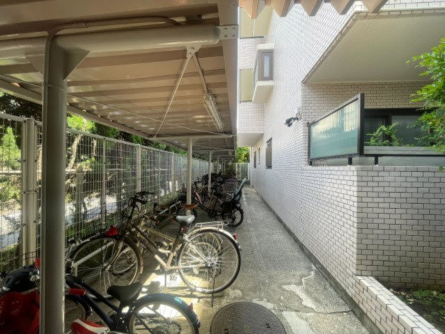 屋根付き駐輪場