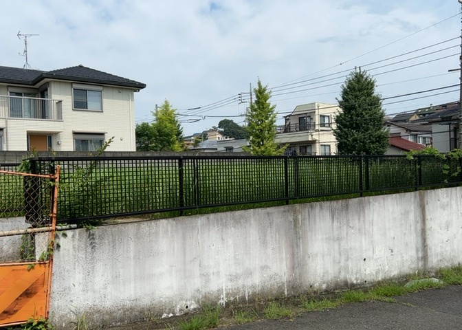 隣家の土地はどうなっているのか、生活利便施設が近くにあるのか、学校まで近いかなど、お客様のライフスタイルにあわせたイメージが重要です。また、近くにあると困る施設が近くにないかも確認するといいでしょう。
