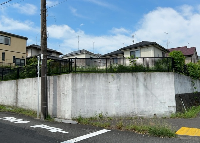 人が暮らすうえで日光は大切な要素となります。日当たりの良さは譲れないポイントですね。併せて近くに大きな建築物の建築予定がないか、あるいはそれが可能な土地が近くにないか事前に確認することもお勧めします。