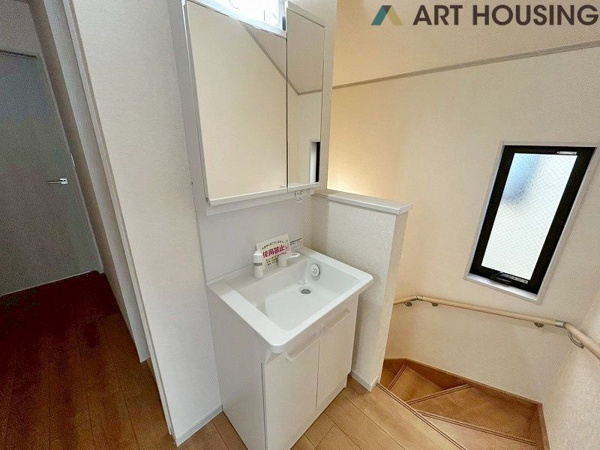 【町田市鶴川４丁目　新築一戸建て　3号棟の独立洗面台】