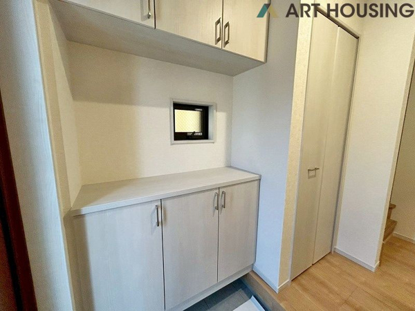 【町田市鶴川４丁目　新築一戸建て　3号棟の玄関】