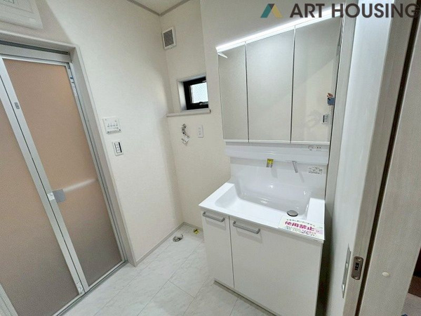 【町田市鶴川４丁目　新築一戸建て　3号棟の独立洗面台】