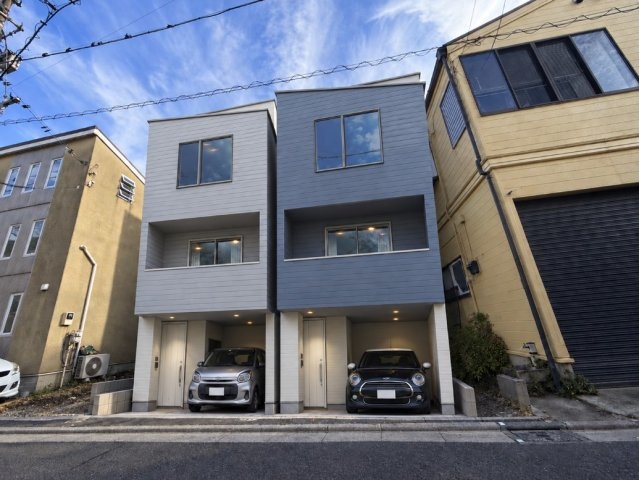 現地写真に建物プラン例の完成予想CGを合成したものです。建物は参考プランであり、実際に建築される建物とは異なる場合があります。